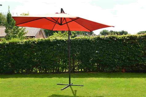 What is a Cantilever Parasol? - Lakeland Furniture Blog