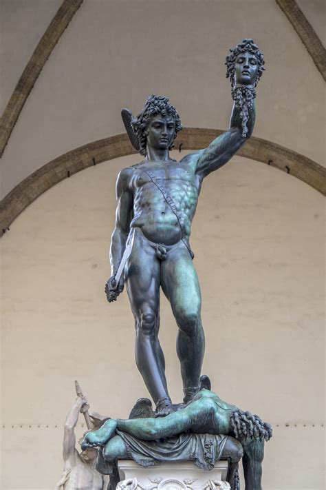 #perseus #medusa #firenze #sculpture #italy #brass #art #4K #wallpaper #hdwallpaper #desktop ...