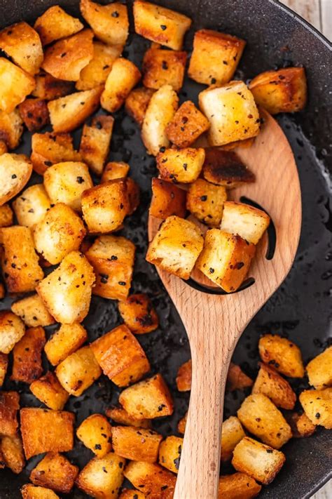 Garlic Croutons {Making Croutons on the Stove} - The Cookie Rookie