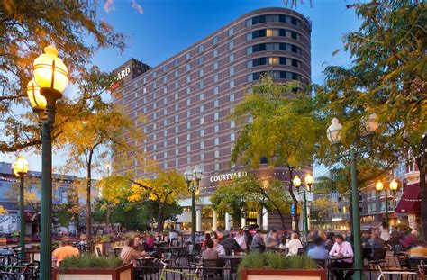 Courtyard by Marriott Minneapolis Downtown | Explore Minnesota