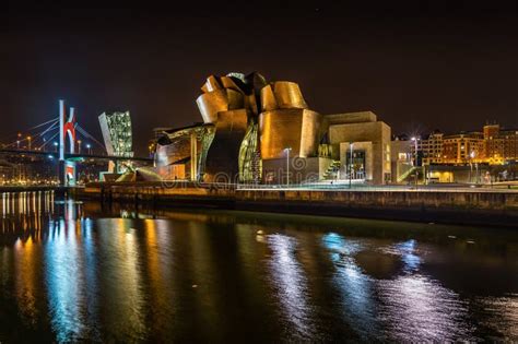 Guggenheim Museum Bilbao at Night Editorial Photography - Image of dome ...