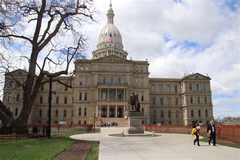 Spectacular Legislatures: All 50 state capitol buildings, ranked ...