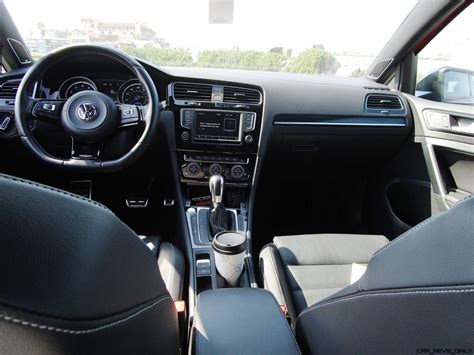 2017 VW Golf R INTERIORS 3