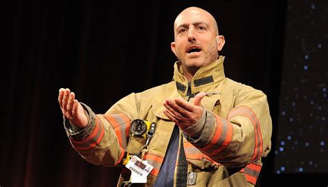 “A life lesson from a volunteer firefighter” by Mark Bezos – Laura Atwood – Traditional Chinese ...