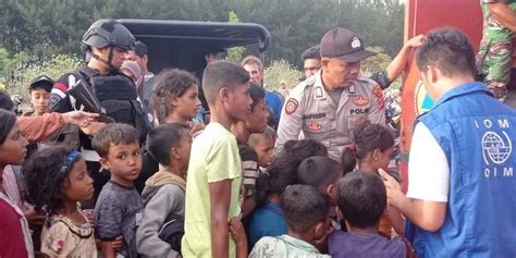 Rohingya Refugees Land on Indonesia's West Coast