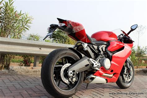 Ducati Panigale 899: Review - Shifting-Gears