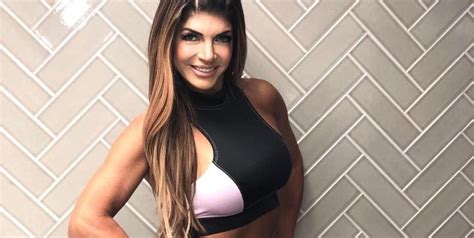 Teresa Giudice Shows Off Toned Abs And Arms In New Instagram Post