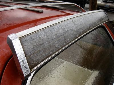 OLD PARKED CARS.: 1976 Ford Pinto Wagon.