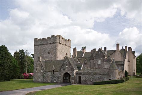 File:Drum Castle.jpg - Wikimedia Commons