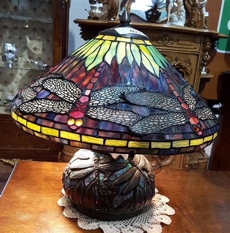 TIFFANY STYLE STAINED GLASS DRAGONFLY TABLE LAMP