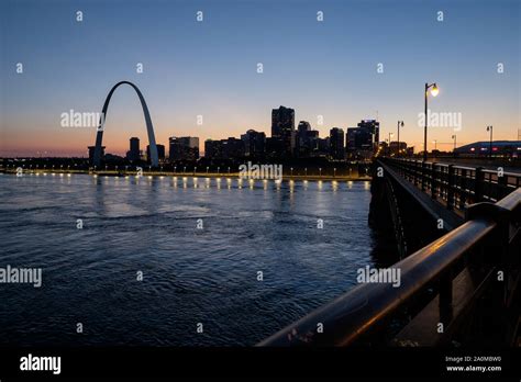 Saint louis skyline with gateway arch at sunset st louis hi-res stock ...