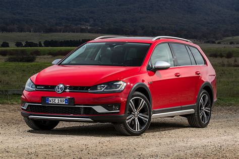 Volkswagen Golf Alltrack 2017 review: snapshot | CarsGuide