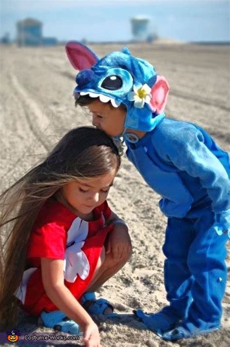 Aww! Lilo & Stitch sibling costumes Disney Halloween, Sibling Halloween Costumes, Sibling ...