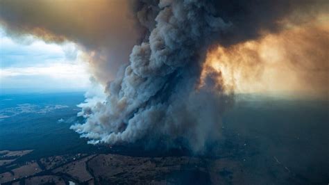 ‘It’s Going to Be a Blast Furnace’: Australia Fires Intensify - The New York Times