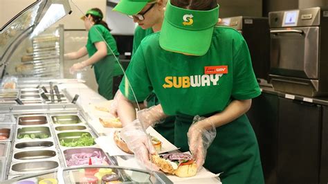 Reddit Is Big-Time Coveting Subway Sandwich Artists' Pizzas