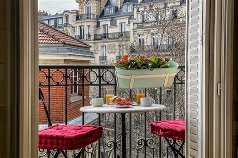 Luminous Apartment With Balcony And Dreamy Eiffel Tower Views - Paris ...