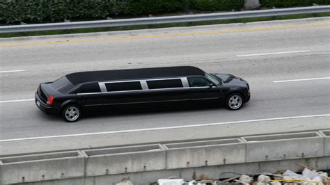 Benefits of Picking a Boston Limo for Your Logan Airport Transfer - InkHive.com