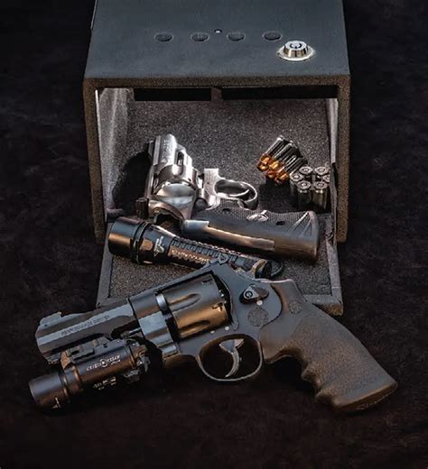 Smith & Wesson .45 Revolvers - SWAT Survival | Weapons | Tactics