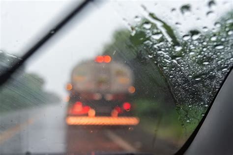 5 Effective Ways to Remove Fog from Your Car Windows