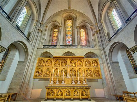 A colourful church window above the … – License image – 11349961 lookphotos