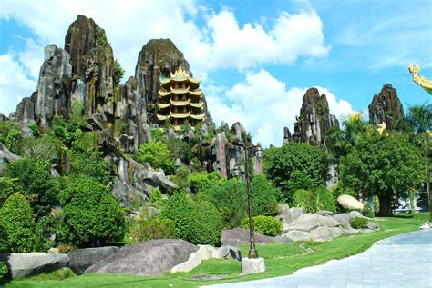 Marble Mountain (ngũ hành sơn) in Danang city, Vietnam ...