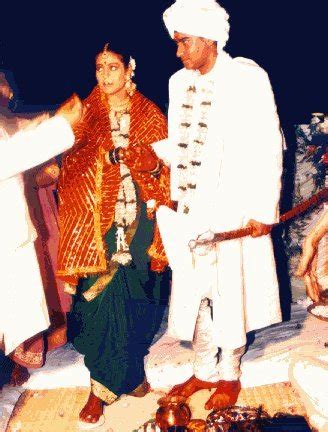 Celebrity Weddings: Kajol and Ajay Devgan Wedding Pics