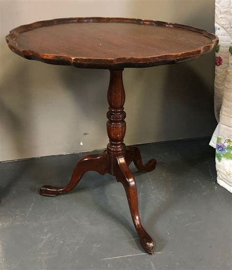 Lot 8 Duncan Fife Style Round Table | EstateSales.org