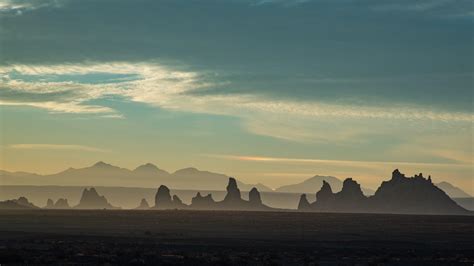 Martian sunrise @ Trona pinnacles, CA [5285 x 2973] [OC] : r/EarthPorn