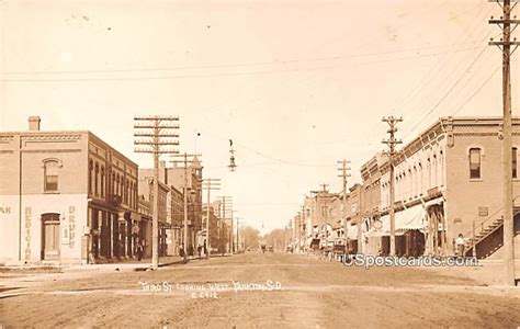 Third Street - Yankton, South Dakota SD Postcard | OldPostcards.com