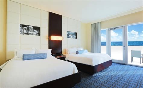 Deluxe Rooms | Eden Roc Hotel Miami Beach