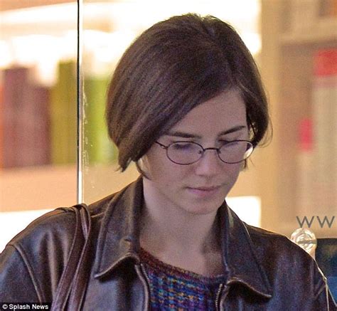 Amanda Knox gets new bob haircut as she awaits murder retrial verdict ...