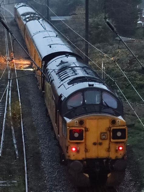 Class 37 with a test train in Holgate Sidings, York : r/uktrains