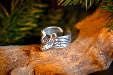 The Ring of Hircine - Skyrim jewelry in 2020 | Skyrim jewelry, Rings ...