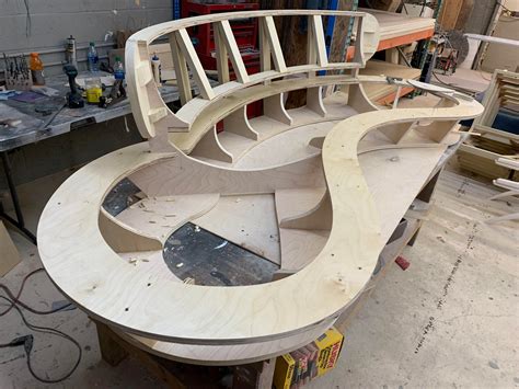 Curved sofa frame : woodworking