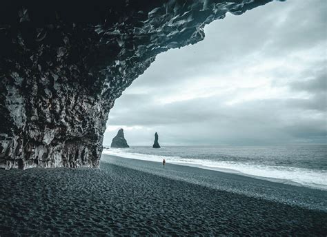 Beach in Iceland | Odd Stuff Magazine