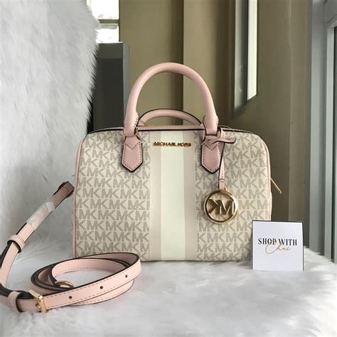 Michael Kors Duffle Bag in Mono Pink, Luxury, Bags & Wallets on Carousell