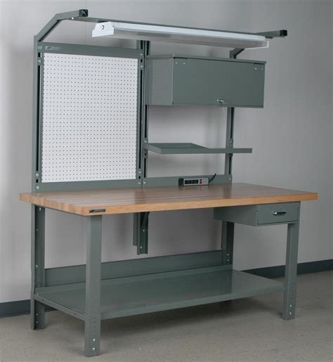 Stackbin -- Workbenches -- 48" Fluorescent Light Fixture