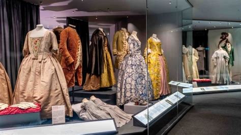 Bath Fashion Museum may close for three years - BBC News