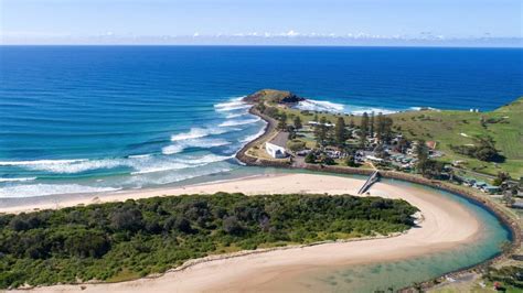 Killick Beach, Crescent Head: Port Macquarie Councillor first to find man floating in shallow ...