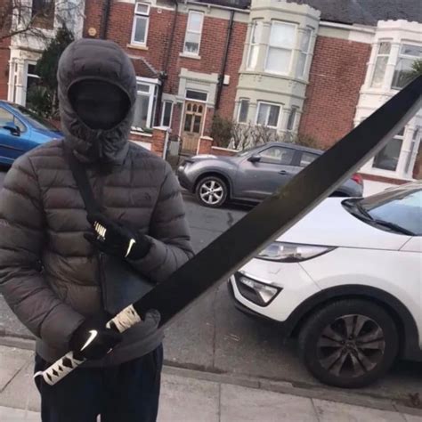 british roadman carrying zangetsu : r/bleach