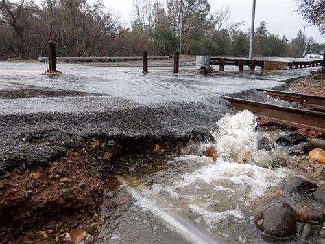 Climate change lessons from California's historic flooding : Short Wave ...