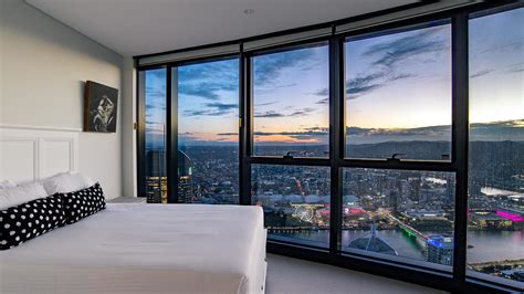 Sky-High Brisbane Apartment with Breathtaking Views & Welcome Wine, Brisbane, Queensland