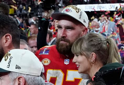 Travis Kelce Makes Taylor Swift's Security Personnel's Job 'Much Easier': Report | Enstarz