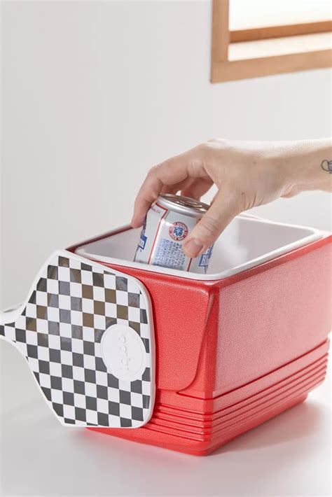 Igloo Retro Playmate Mini Cooler | Igloo's Retro '90s-Inspired Coolers | POPSUGAR Food Photo 8