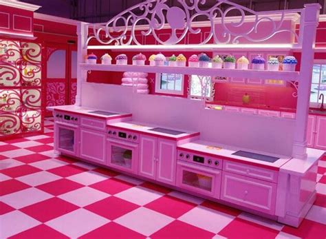 Very pink kitchen desplay | Barbie house, Real barbie, Barbie dream house