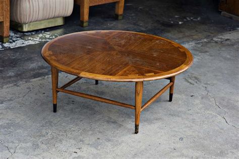 Vintage Andre Bus for Lane Acclaim Round Walnut Coffee Table For Sale at 1stdibs