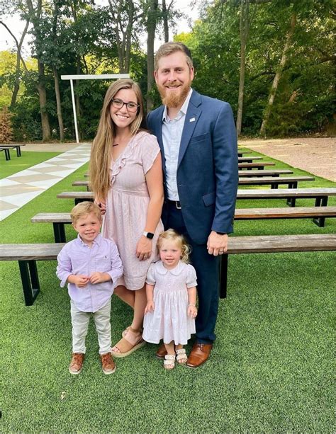 Duggar fans suspect Joy-Anna is pregnant with twins after spotting ...