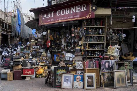 14 Best Mumbai Markets for Shopping and Sightseeing