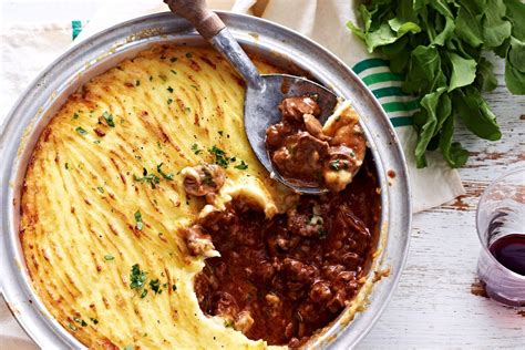 Beef bourguignon pie - Recipes - delicious.com.au