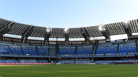 Zu Ehren von Maradona! SSC Neapel will Stadion umbenennen - Sky Sport ...